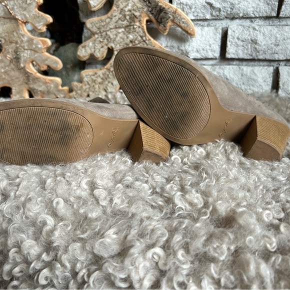 Booties with cut outs - Picture 2 of 2